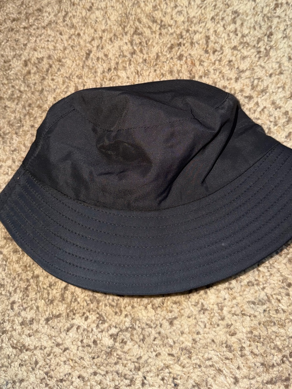 Prada Black Bucket Hat with Triangular Logo - Picture 4 of 6